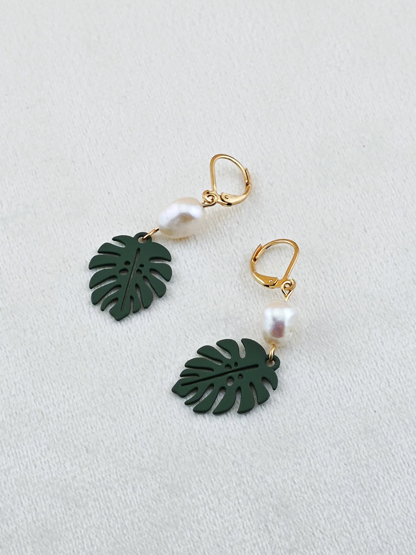 Green Monstera & Pearl Earrings