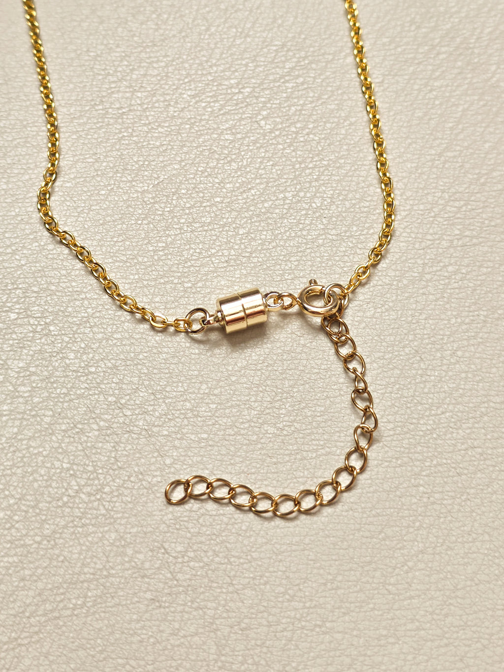Gold Sliding Quartz Pendant Necklace