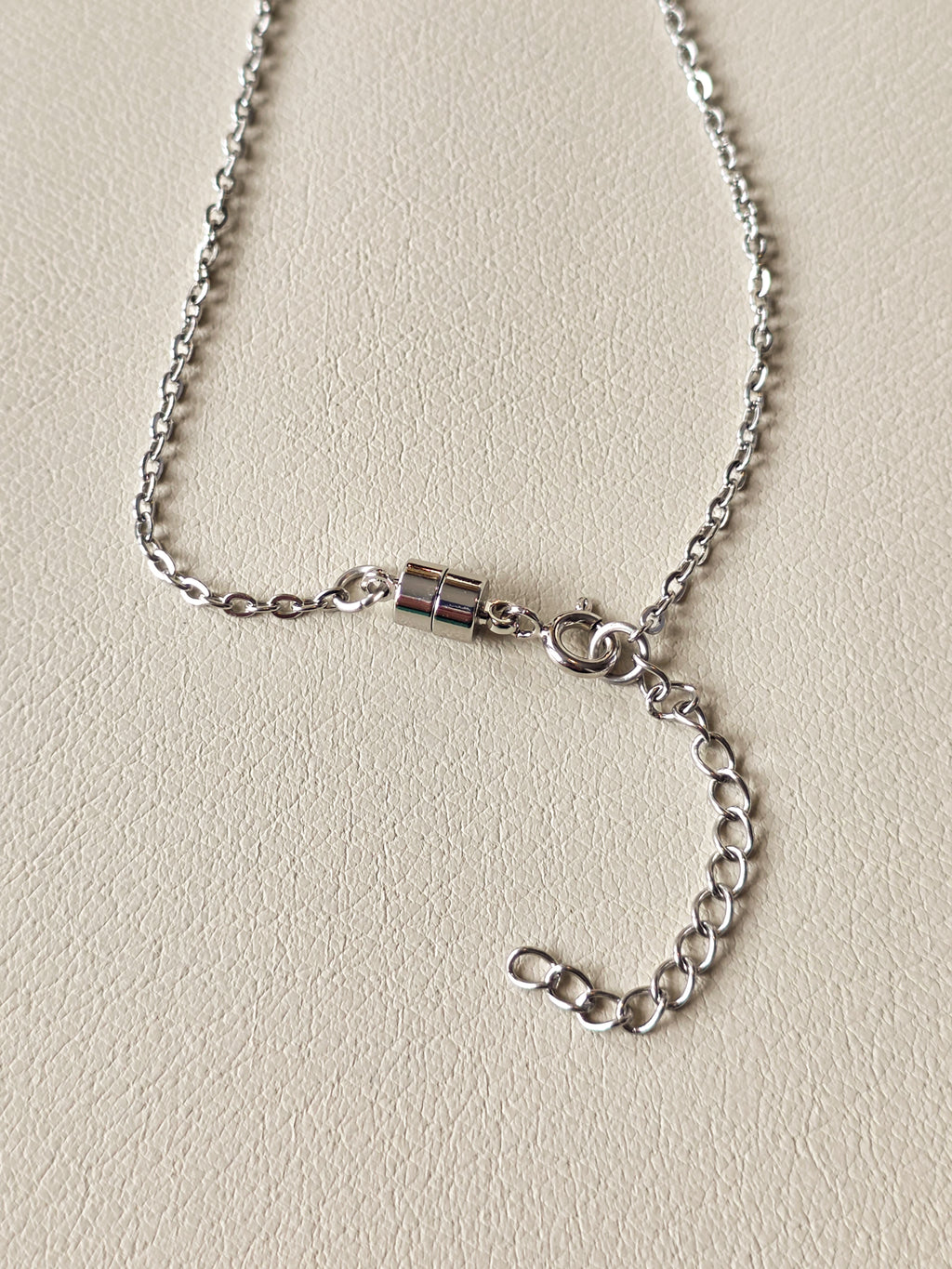 Silver Sliding Quartz Pendant Necklace