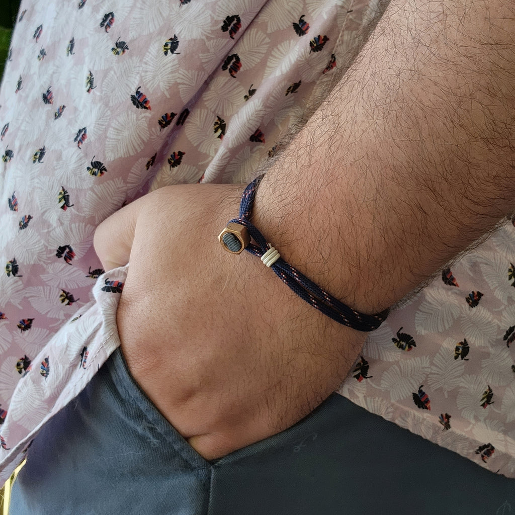 Nautical Nonsense Men’s Paracord Bracelet