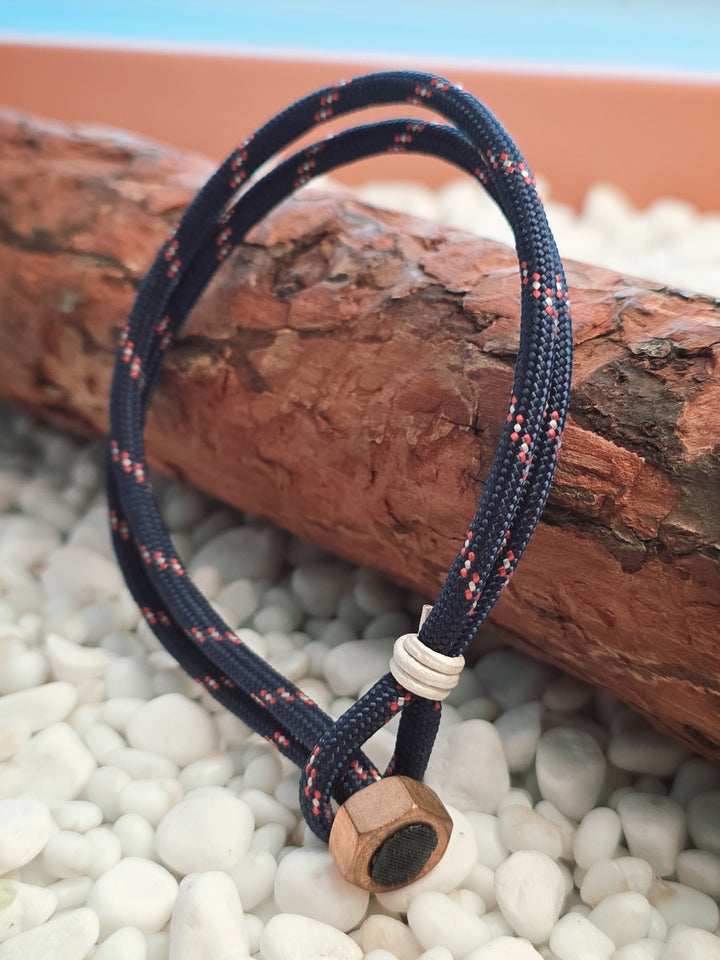 Nautical Nonsense Men’s Paracord Bracelet
